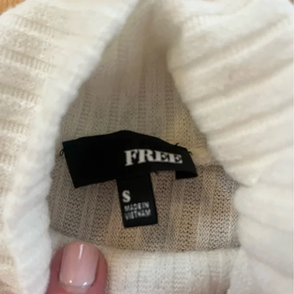 Aritzia Wilfred Free turtleneck sweater - Picture 2 of 3